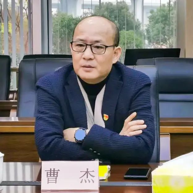 曹杰表示,去年青浦区工商联,法院,司法局搭建了优化法治营商环境三方