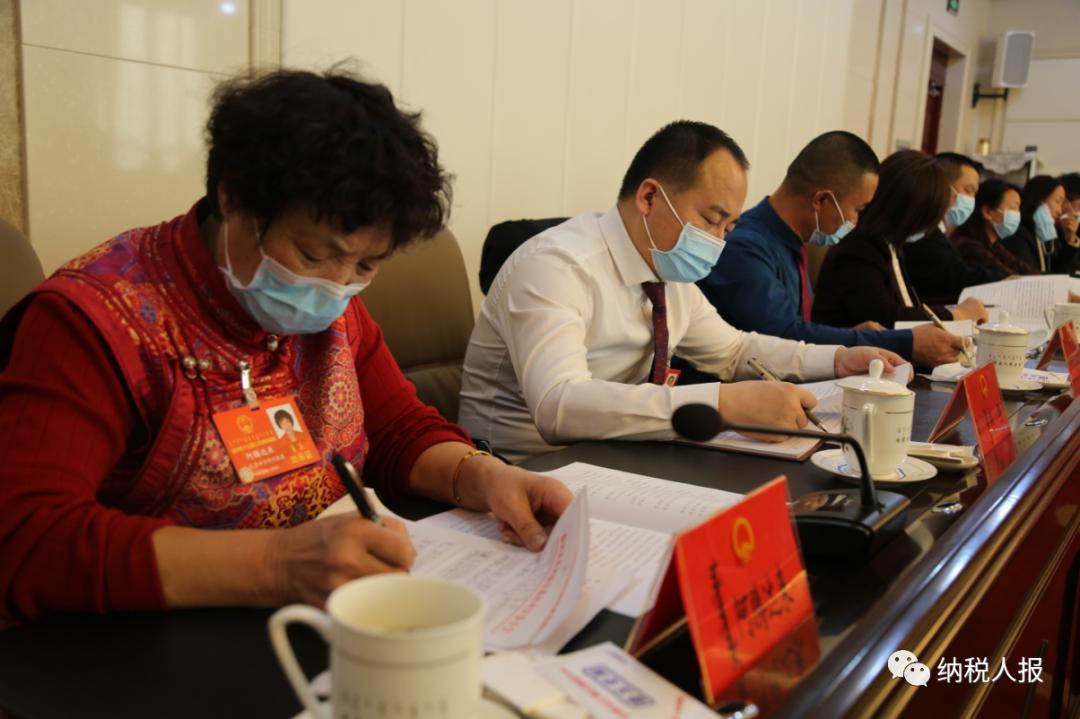 两会瞬间丨履职