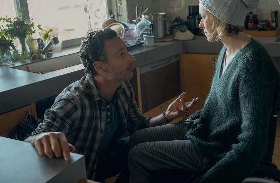 照顾,相互治愈,他们之间的故事感动了无数人,同名电影历经三年拍摄,已