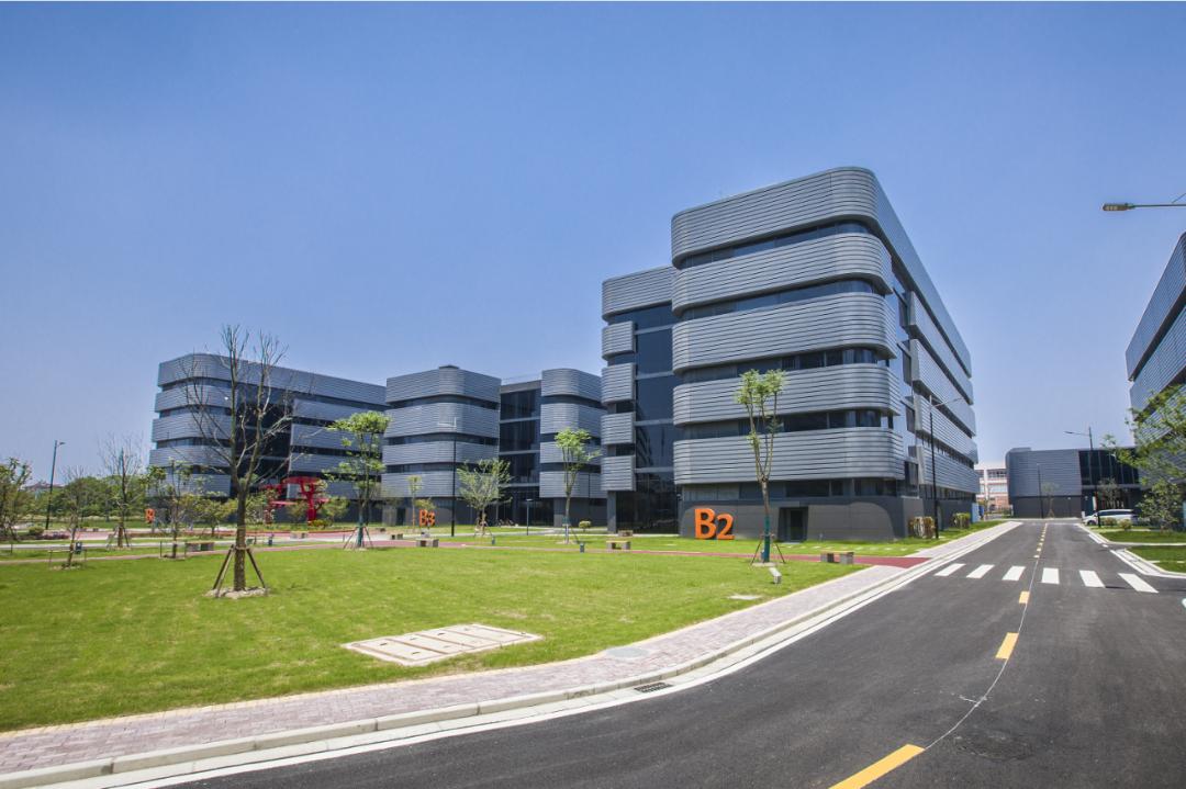 新项目新产业金山这个镇多项指标排名全区前列