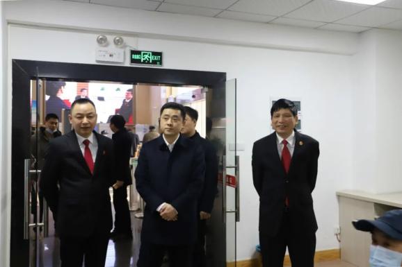 荷塘法院区委副书记代区长罗鹏程来院调研工作