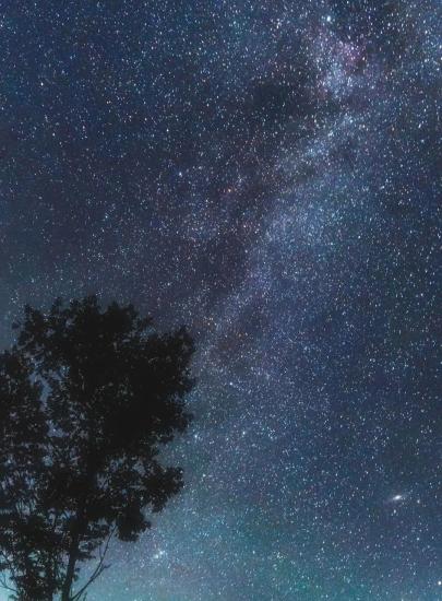 超美的建始星空壁纸,要不要?