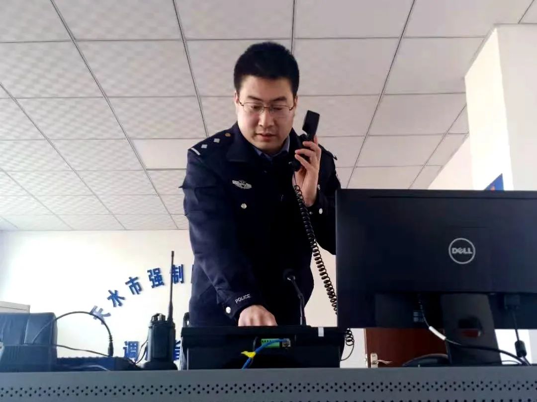 而是天水市公安局强制隔离戒毒办公室民警王建峰同志,主要负责强戒所