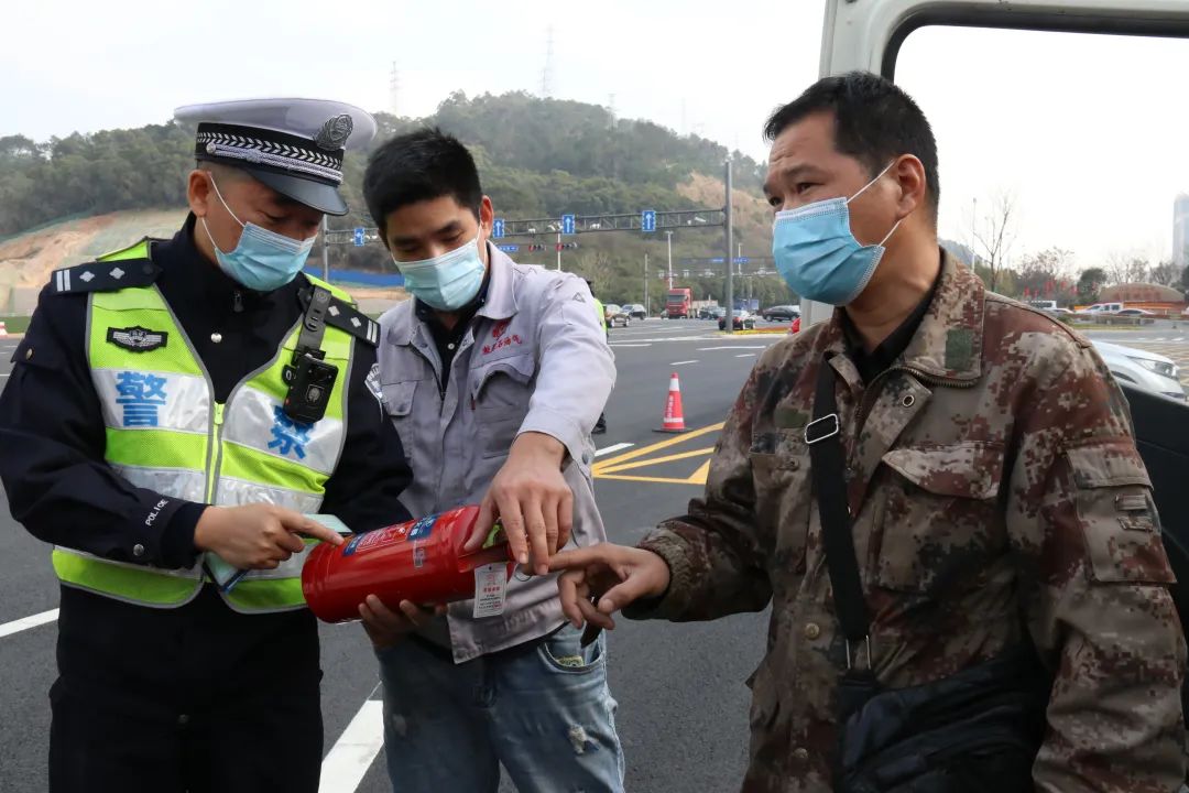 平安春运交警同行福州高速交警开展春运启动仪式守护您的回家路