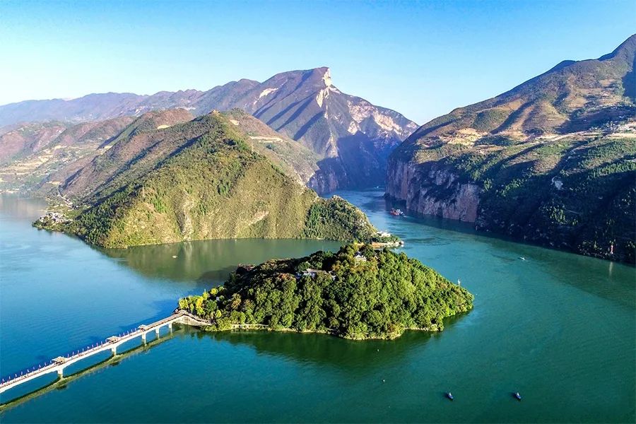 为筑牢长江上游生态屏障,重庆市近年来加快推动渝东北三峡库区城镇群