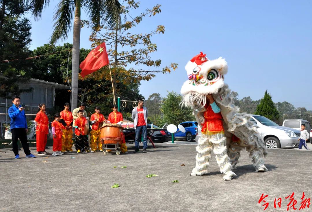 点赞刚柔并济来一睹花都女子醒狮队风采