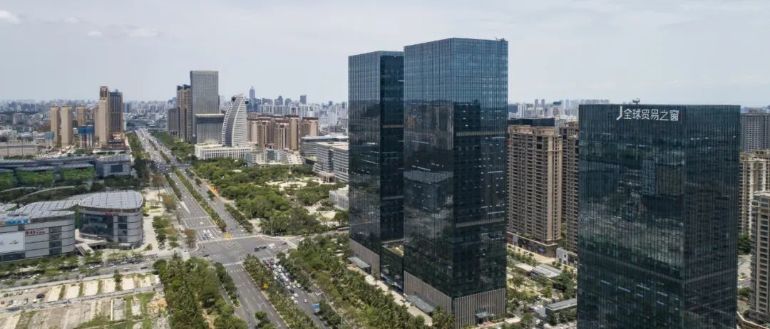 位于海口市国兴大道中段的全球贸易之窗。