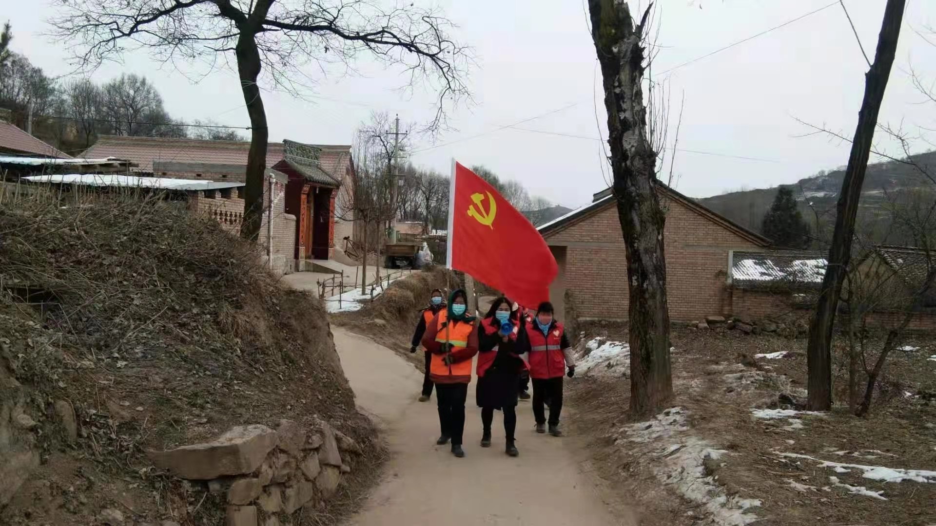 巾帼志愿服务队抗疫行动_清水疫情防控志愿者_群团组织在行动
