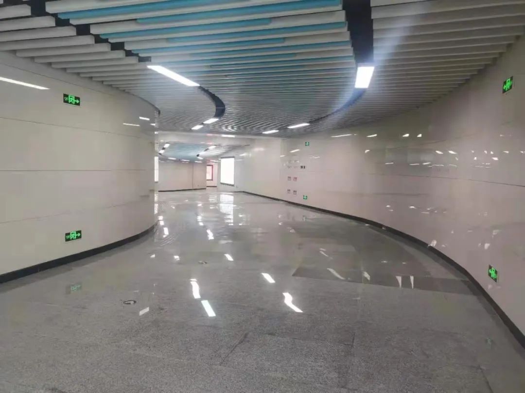 地铁2号线中山路站e口与地下过街通道接口开通逛中山路商圈更方便了