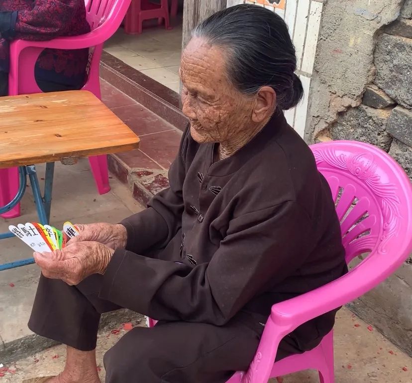 那么,作为"顶级"寿星瞧,花场村老人们的生活日常,老厉害了!