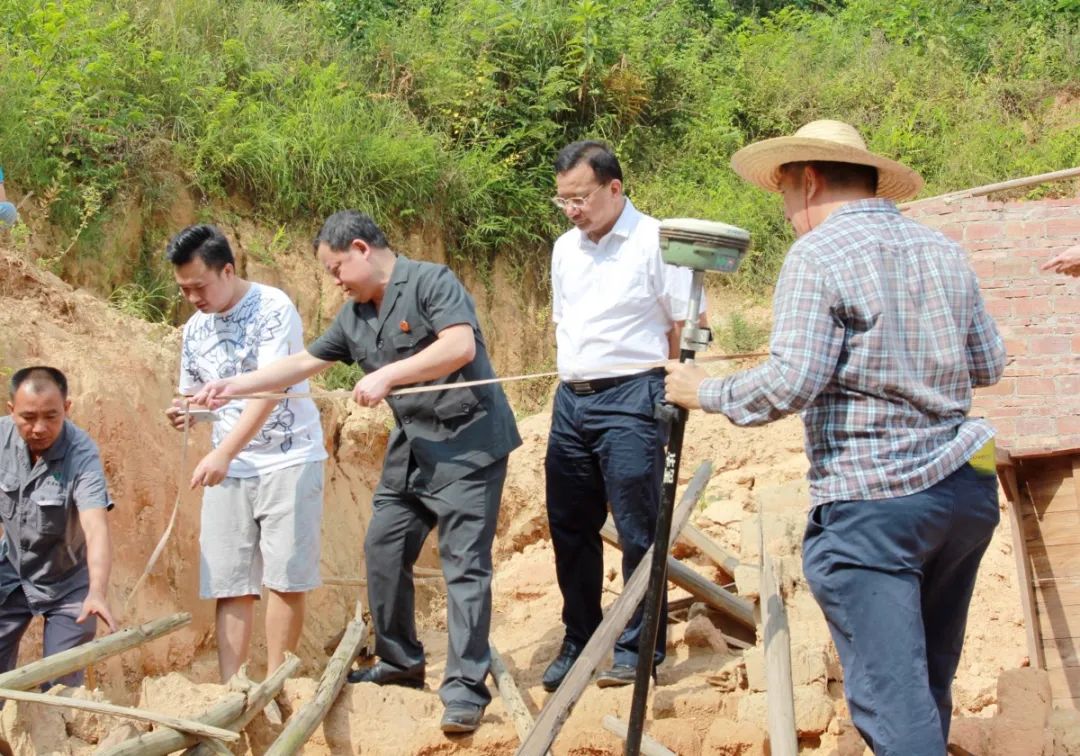 海霞调解交通事故纠纷见证执行吴生人大代表诉调对接工作机制推行以来