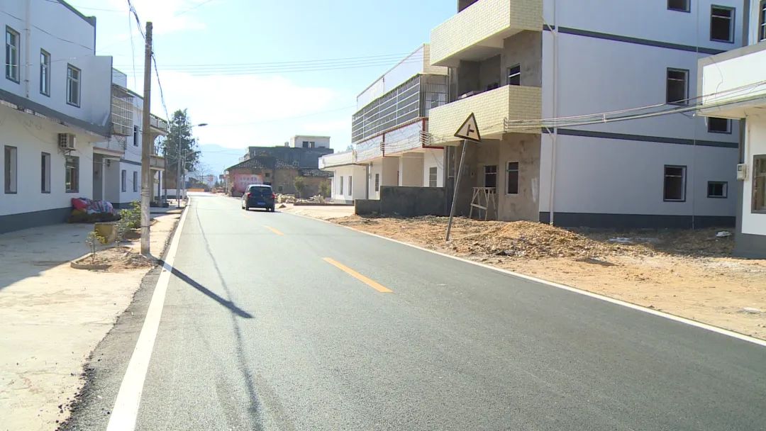 乡村振兴72公里村道铺上沥青路鹤市镇这些村换新颜啦