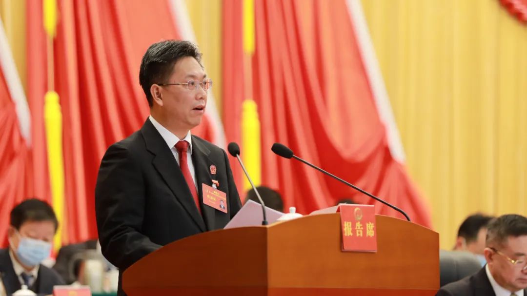 韶关市中级人民法院代理院长陈小飞人民代表大会第八次会议开幕,韶关