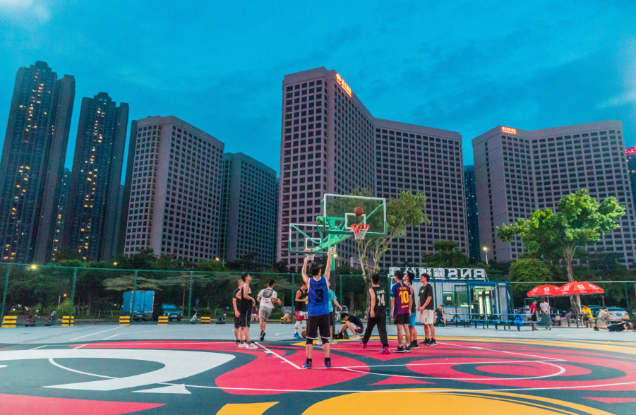 灯,公共厕所等设施,并提供3小时免费停车优惠,方便在公园内运动的市民