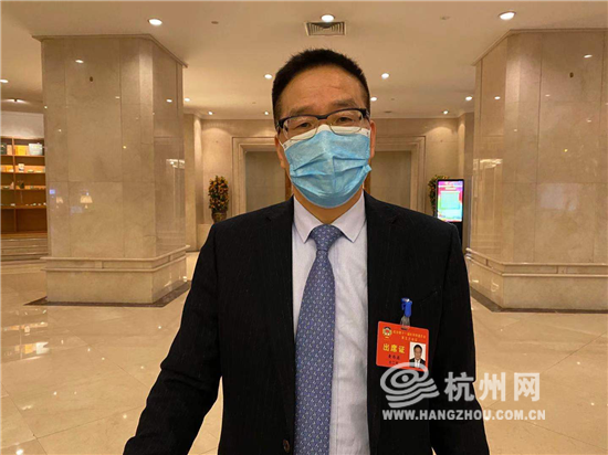 来自农工党界别的市政协委员黄伟源是一名律师,2020年