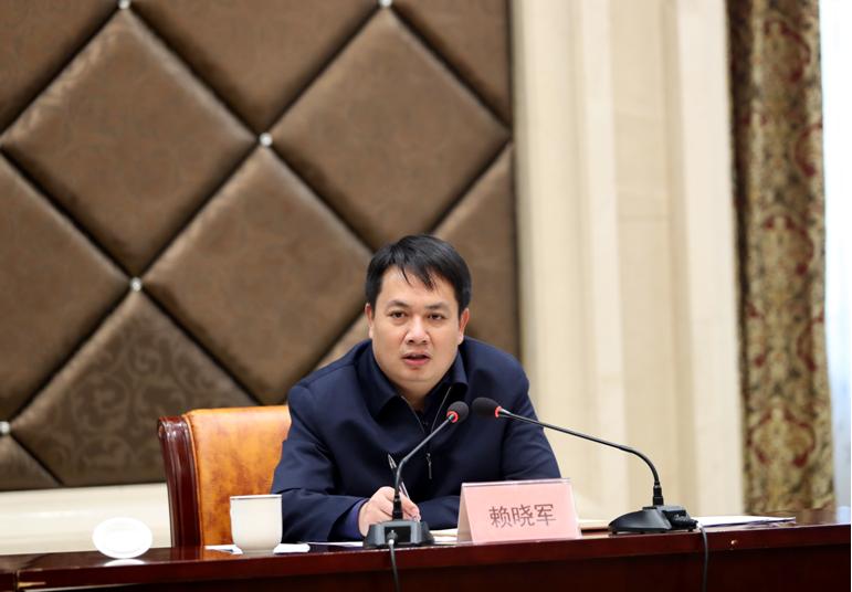 1月27日,赖晓军在南坑乡,方太乡等地调研产业发展,疫情防控,农村人居