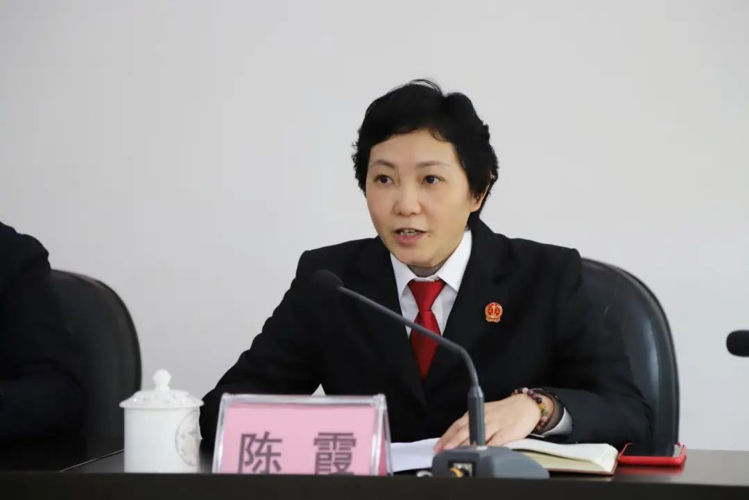 会上,樊尚君部长宣读了宜宾市委《关于提名陈霞,肖燕同志职务任免职的