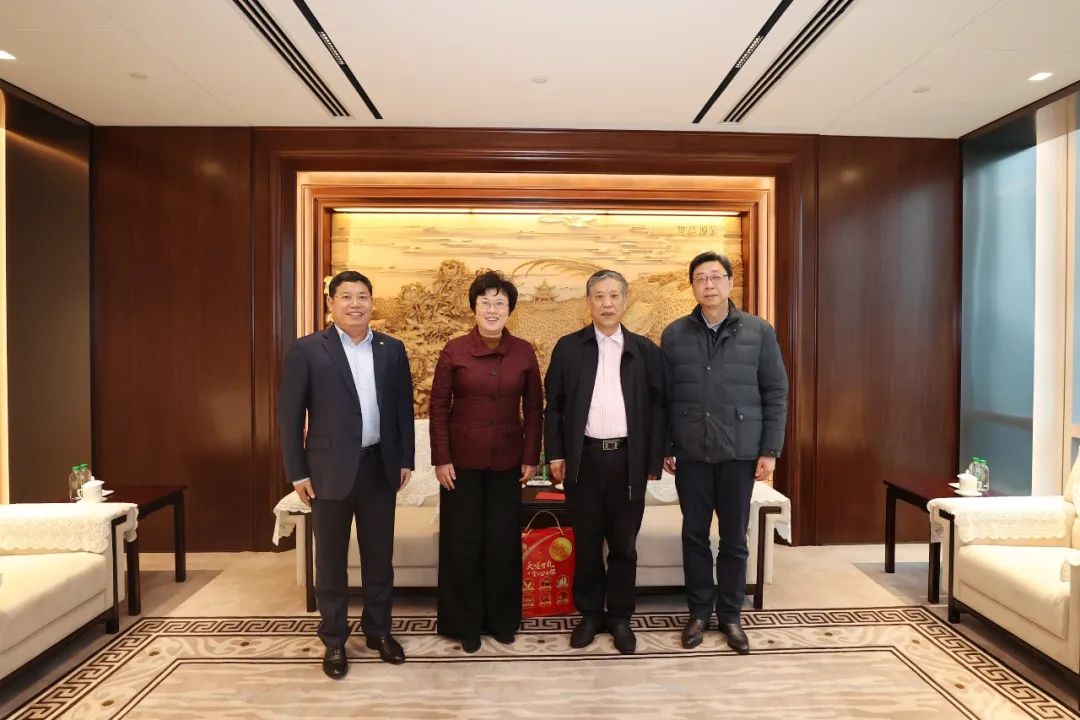 上海市建设交通工作党委书记王醇晨赴中建八局看望慰问肖绪文院士