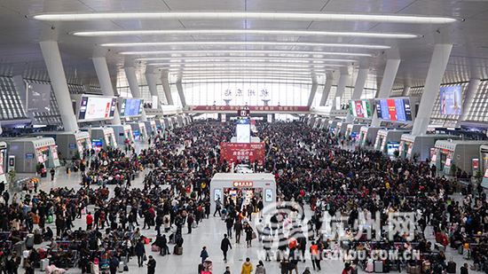 春运首日,杭州火车东站旅客发送减少近四成 老年,无码旅客可以刷