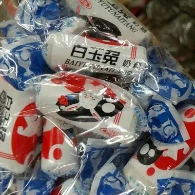 买东西的时候真不太能注意到还有个"六日兔奶糖""大白兔奶糖"变成了"