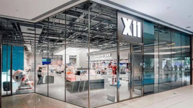 KK集团潮玩店X11:联名手办火热,背后是年轻人情绪投射