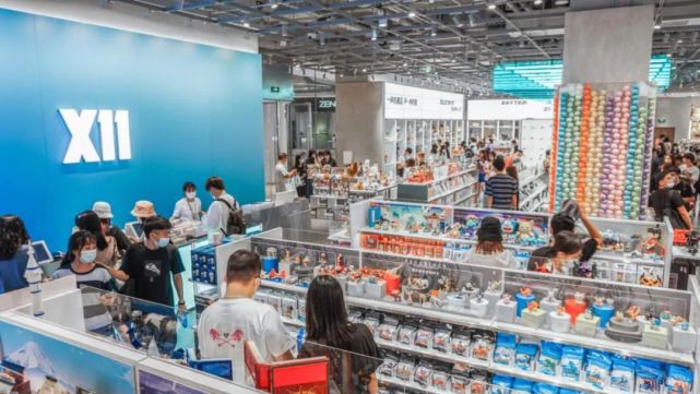 KK集团潮玩店X11:联名手办火热,背后是年轻人情绪投射
