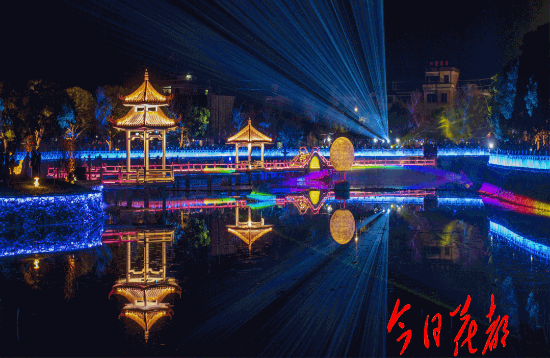 梯面镇红山村民迎来了喜庆日子.初春时节,灯耀苍穹.