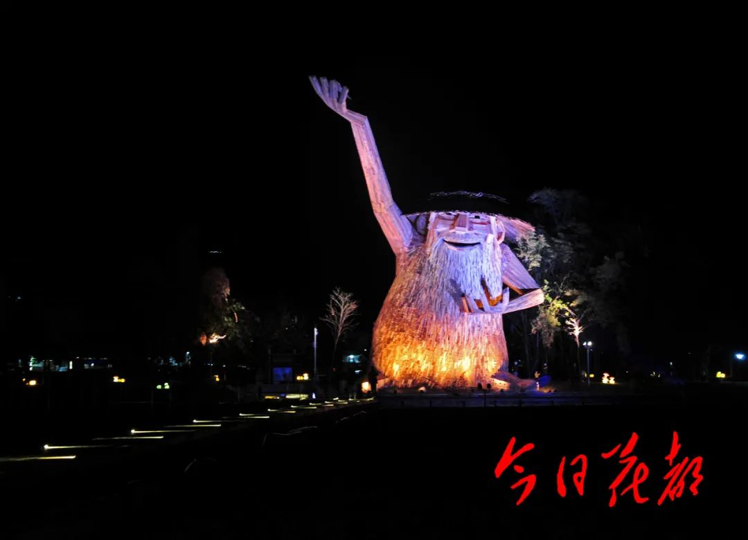 起灯光,美不胜收,文化长廊,稻草人,情人堤等地游客服务中心,红山牌楼