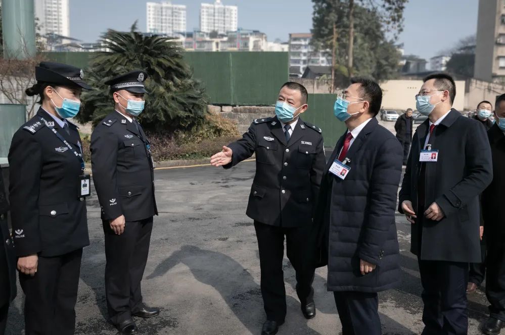 大竹縣委書記李志超縣長何長華蒞臨川東監獄調研指導獄地聯動疫情防控