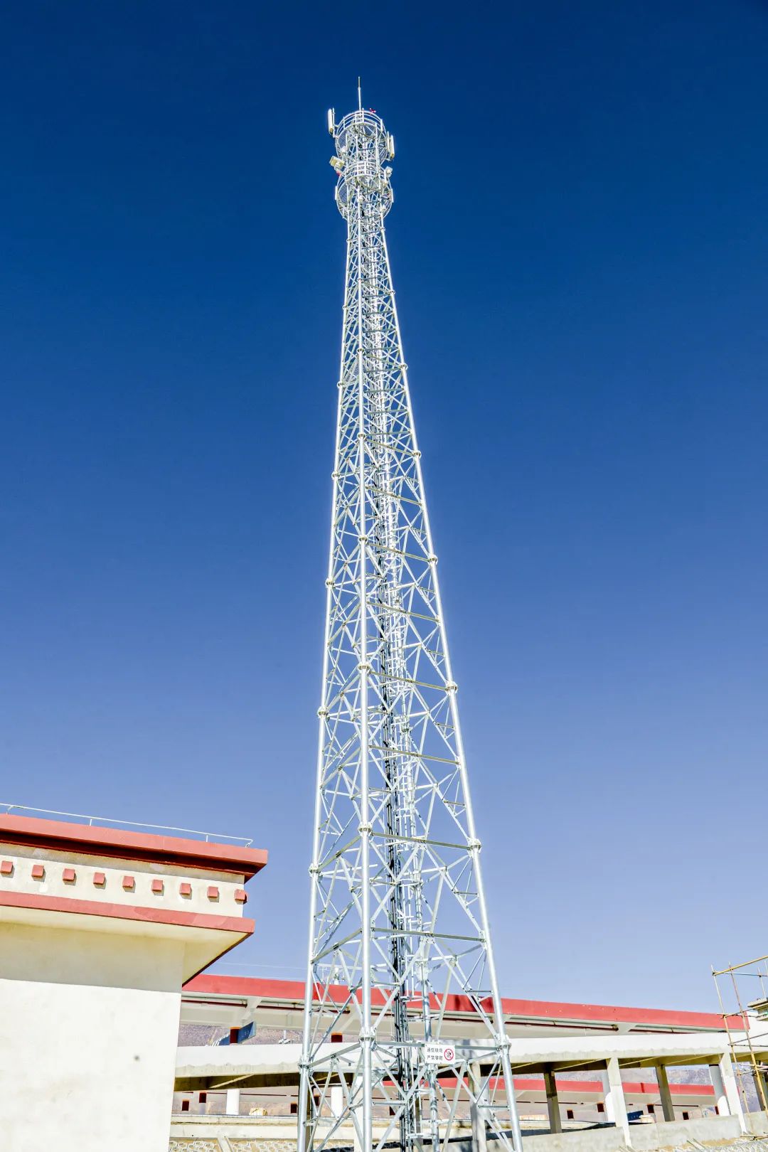 通信铁塔组立信号专业创新点一:进楼电缆使用模块化防火封堵使用模块