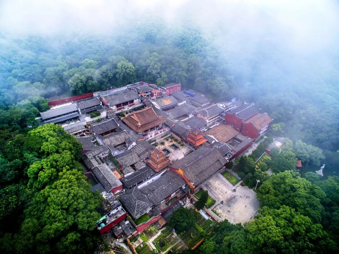 照天君宮位於金雞山山麓是福州著名的道教場所升山寺升山寺位於福州