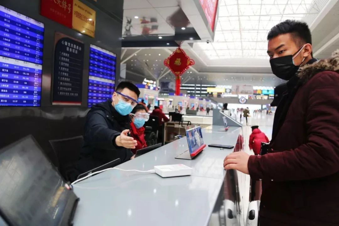 何冉意識到,從事客運服務行業,做好細節才能為旅客帶來更好的乘車體驗