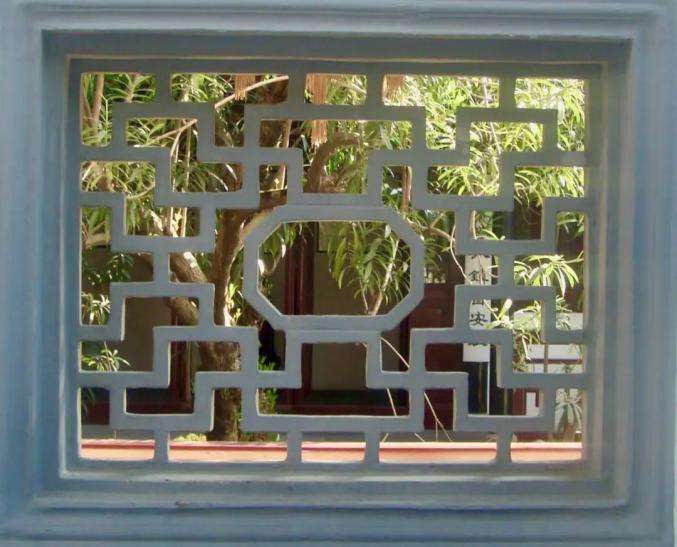 亦窗亦景探寻沪上古典园林的花窗之美