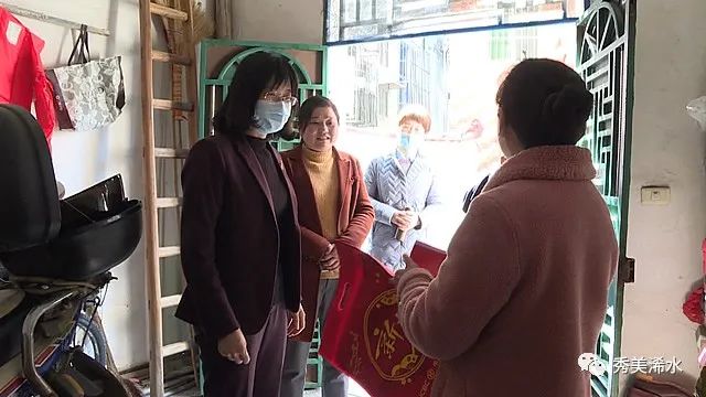 汪秀芬慰问县劳模程会枝在县水利和湖泊局,王祥和黄冈市"五一奖章"