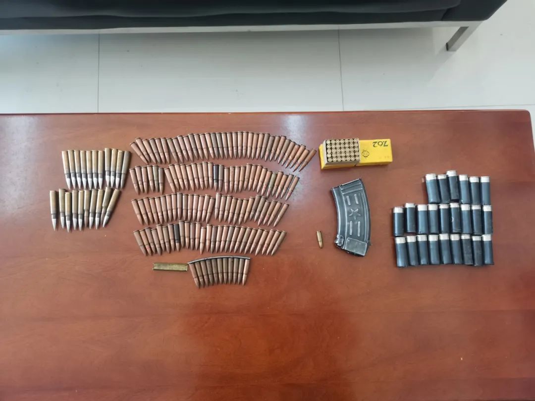 缉枪治爆治安大队主动上缴子弹248发缉枪治爆再添战果