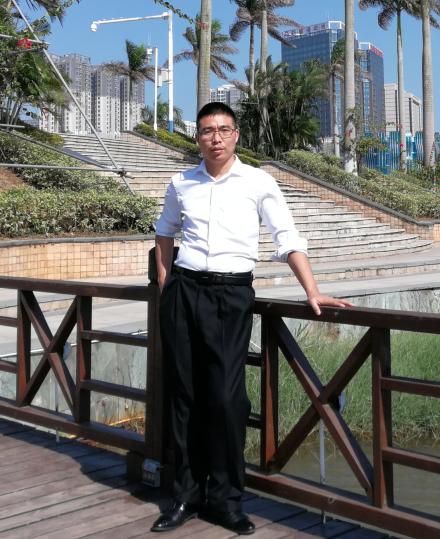 万源市政协委员 龚文勇近年来,万源法院着力于信息化与传统司法相结合