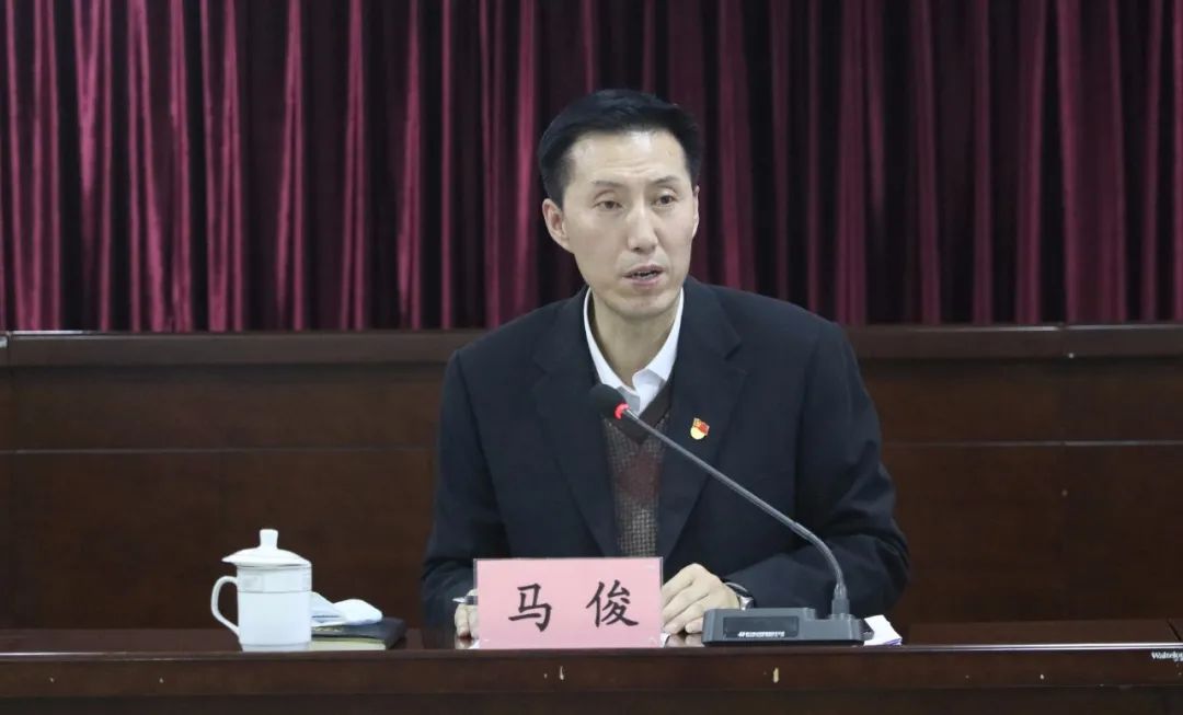 自治区高院机关党委委员马俊在点评中指出,此次铁路法院党支部组织