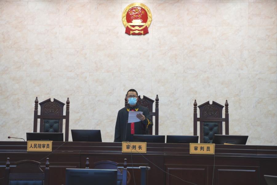 景宁法院被告人童小红犯贪污罪,判处有期徒刑五年三个月,并处罚金五十