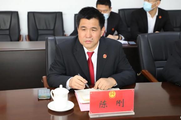 党组书记,院长陈刚,市住房和城乡建设局党组书记,局长纪文峰出席会议.