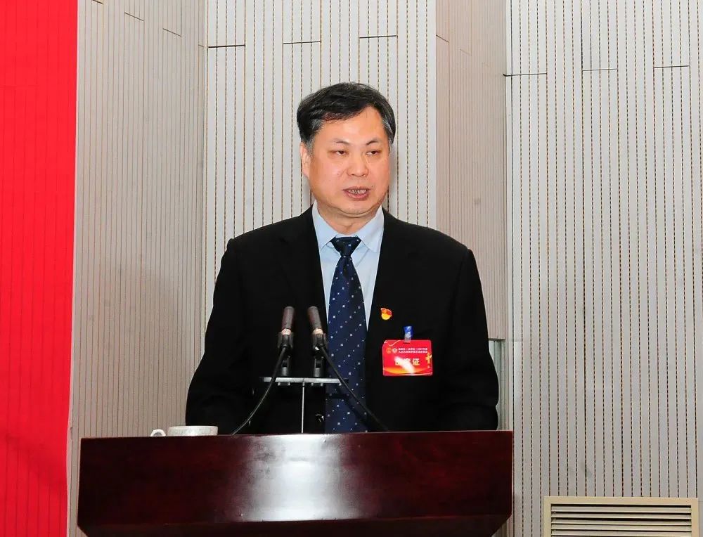 作法院工作报告;区人民检察院检察长李学华向大会作检察院工作报告