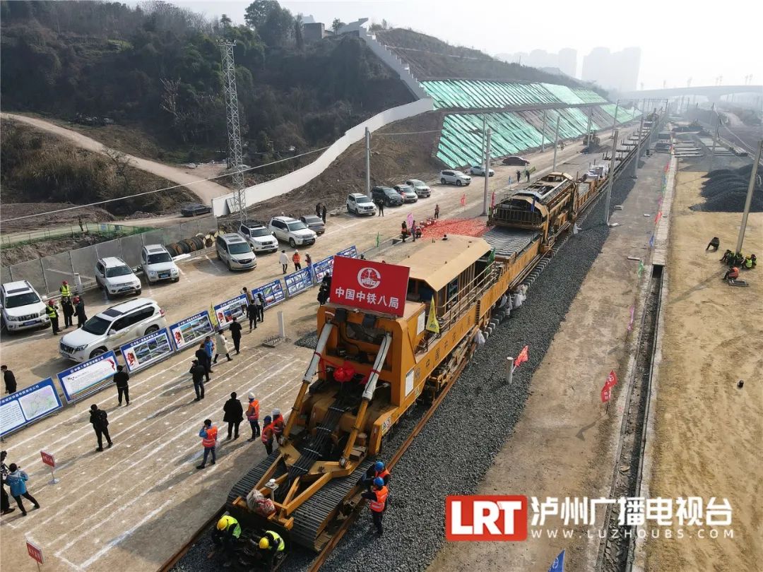 川南城际铁路内自泸线钢轨全线贯通期待泸州高铁