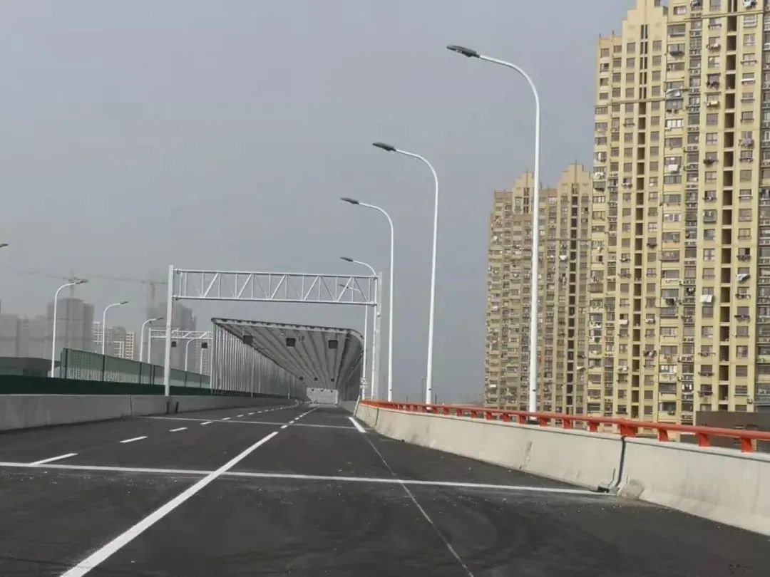 浦星公路跨芦恒路节点改造项目通车后,往北与济阳路高架无缝衔接,使得