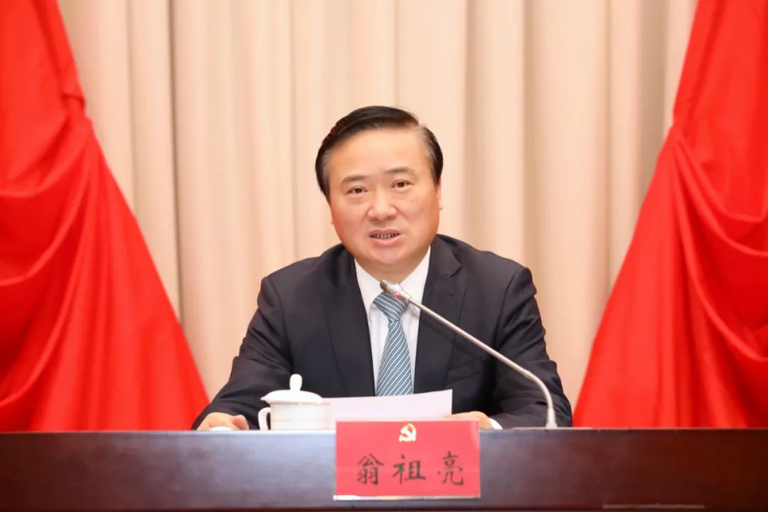 市政府副秘书长,区委副书记,区长杭迎伟,区委副书记单少军出席会议.