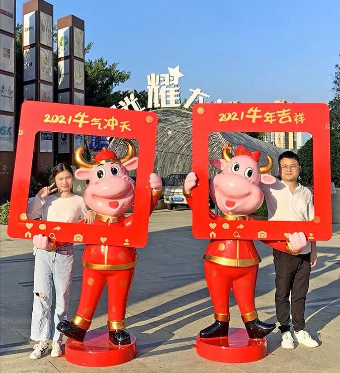 新年不仅有红包,礼品也定不能少,幸运大转盘,奖品拿到手软,牛年冲冲冲