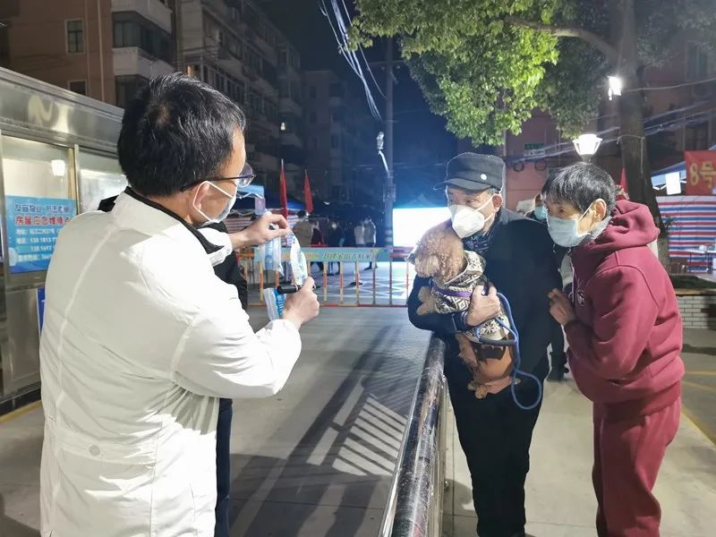 解除封闭管理,宝山临江新村(一村,二村)小区2984位居民:熟悉的生活