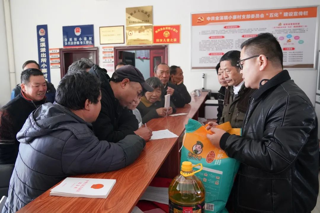 衡阳县人民法院组织党员干警下乡开展活动