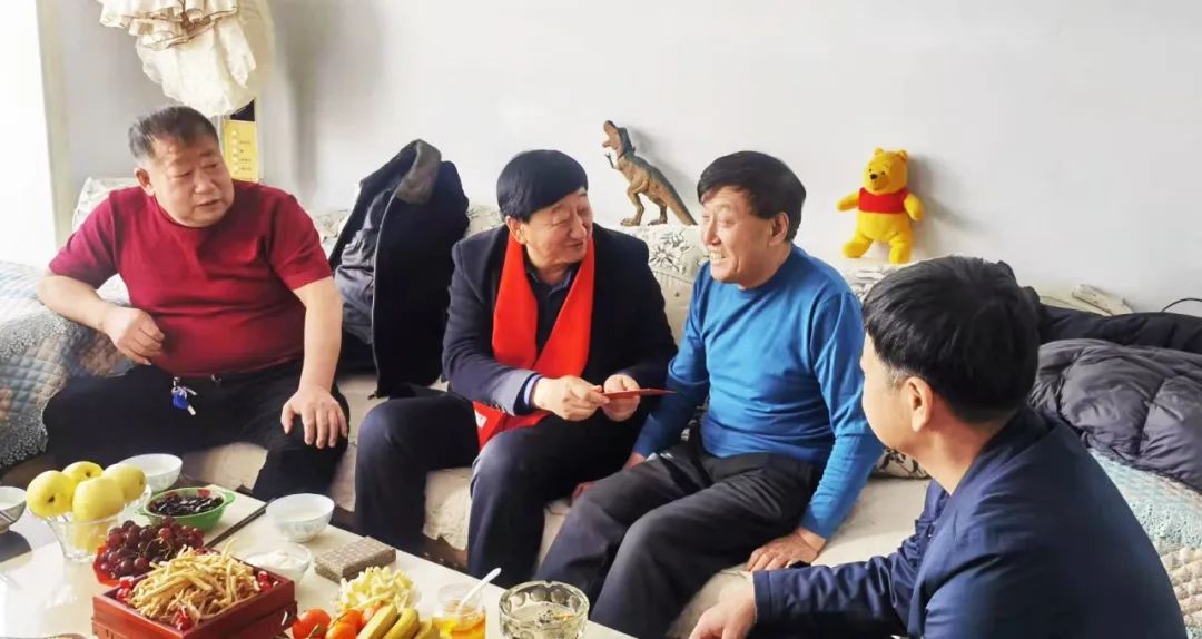 新春慰问一市关工委常务副主任张元胜一行节前慰问我院五老代表