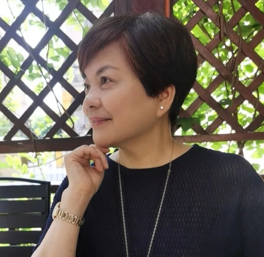 周国英准备了活动室,供员工放假期间看电视,休闲娱乐等.