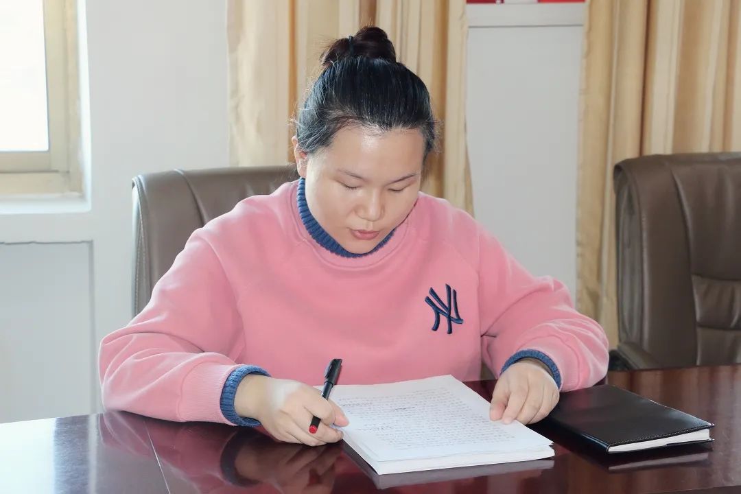 向全国三八红旗手张小娟学习主题党日活动