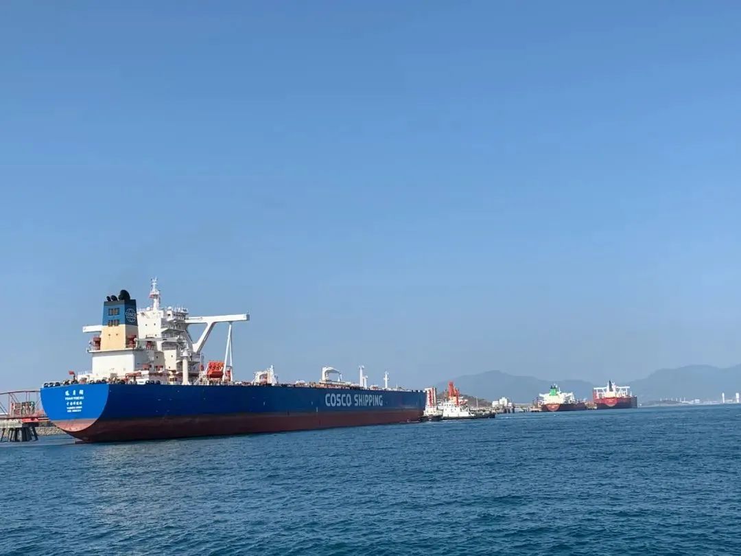 春运一线4艘大型油轮同时靠泊惠州海事局护航重点物资运输